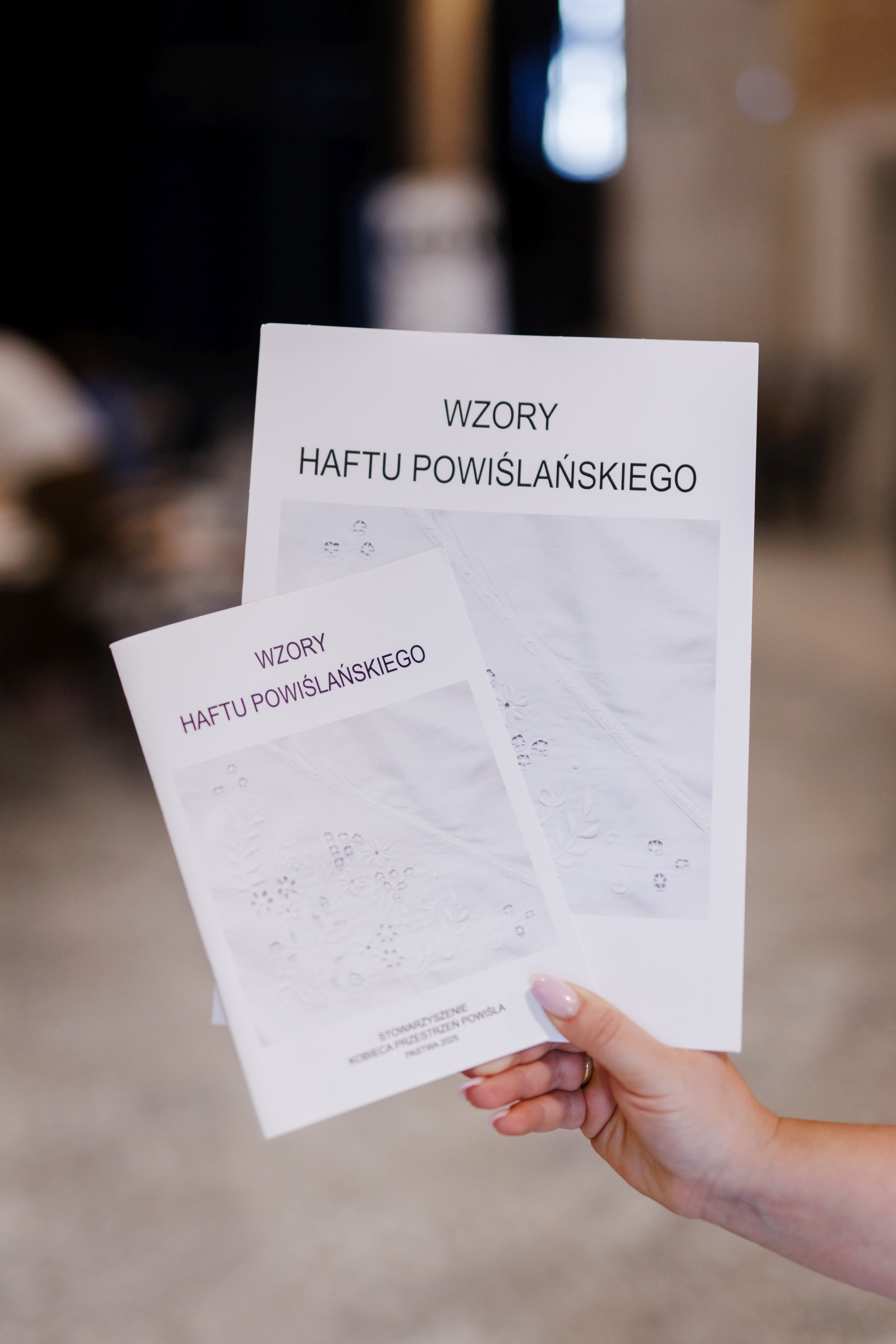 Obraz dla galerii: 24.06.2026 Biały na białym. Haft powiślański. Warsztaty hafciarskie - Fot. Karolina Mrówczyńska