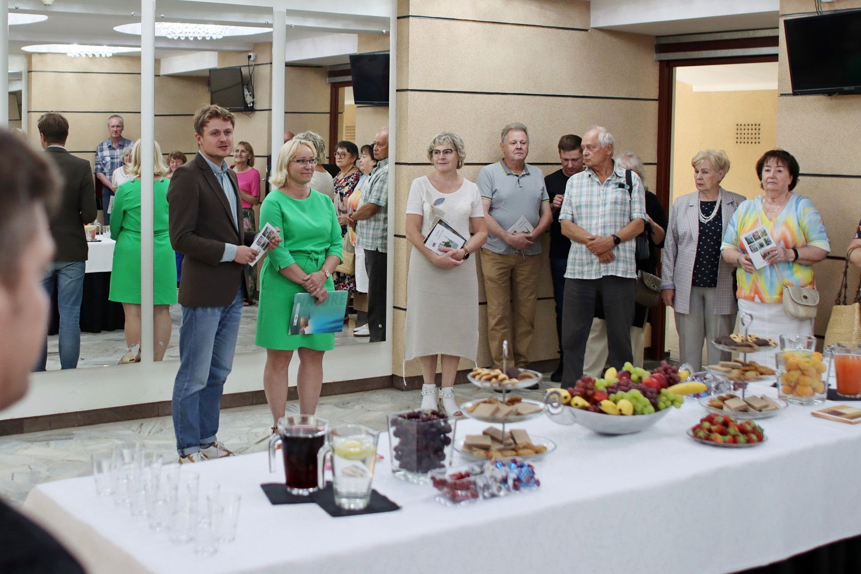 Obraz dla galerii: 3.07.2023 wystawa Kontrasty dla Elżbiety Zachorowskiej, Fot. Mirosław Wiśniewski