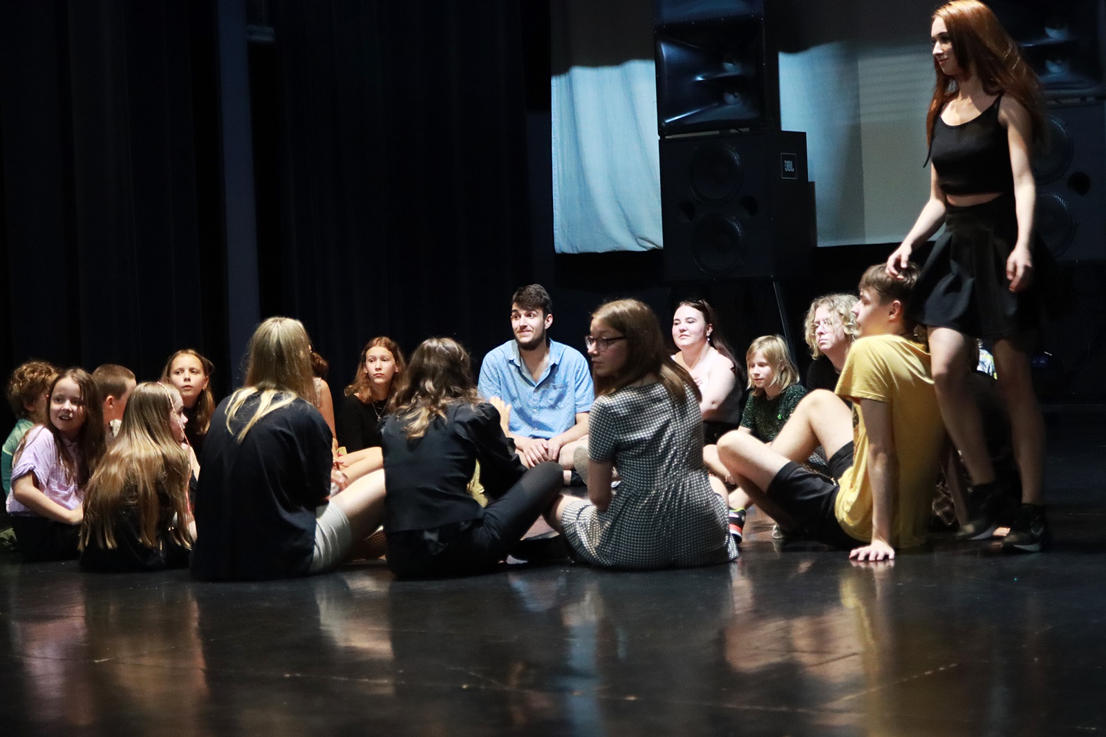 Obraz dla galerii: 14.07.2023 zakończenie warsztatów teatralnych Sergiusza Mizery - Fot. Mirosław Wiśniewski