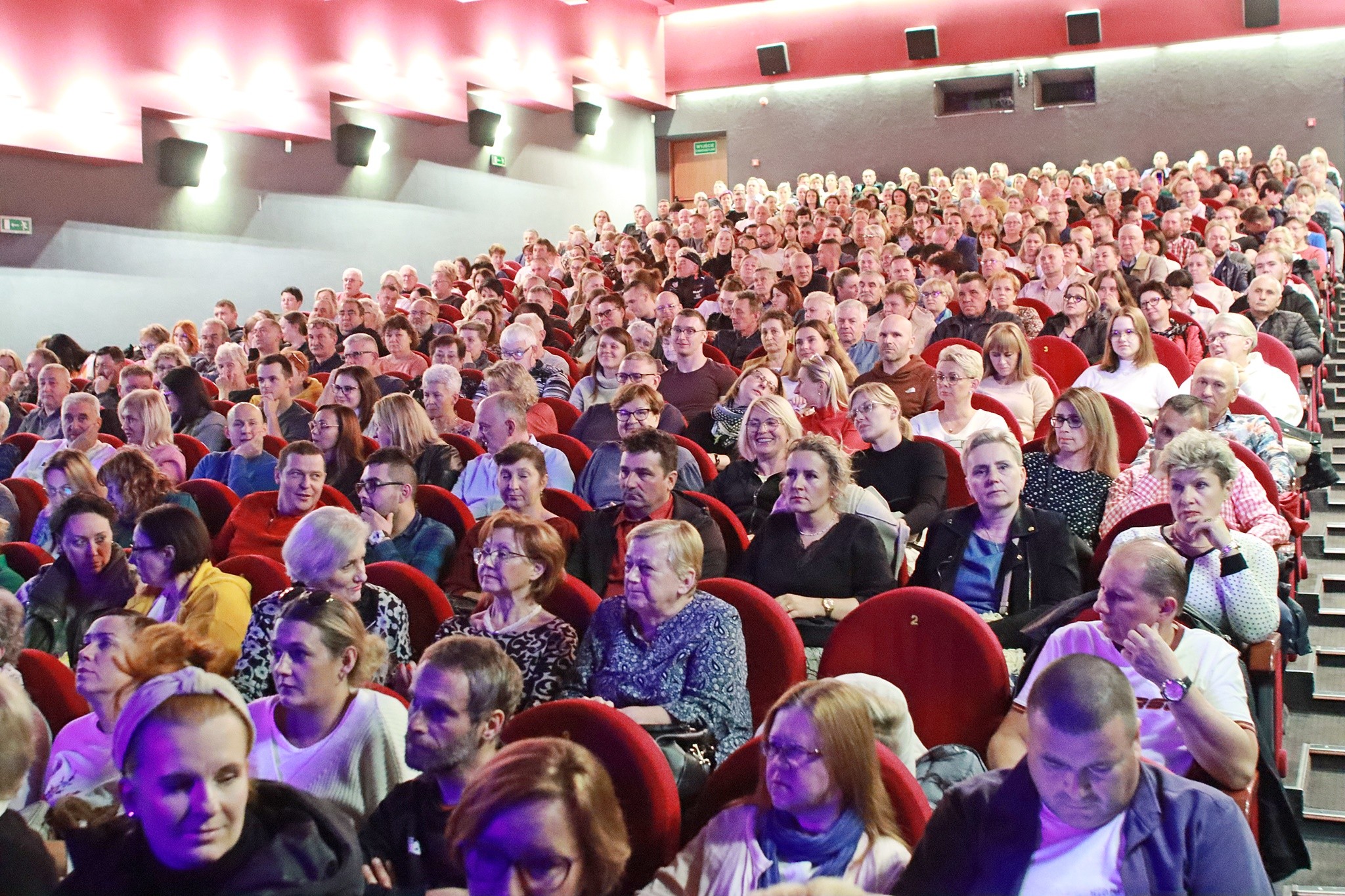 Obraz dla galerii: 9.10.2023 Kabaret Młodych Panów w programie Co się stało - Fot. Mirosław Wiśniewski