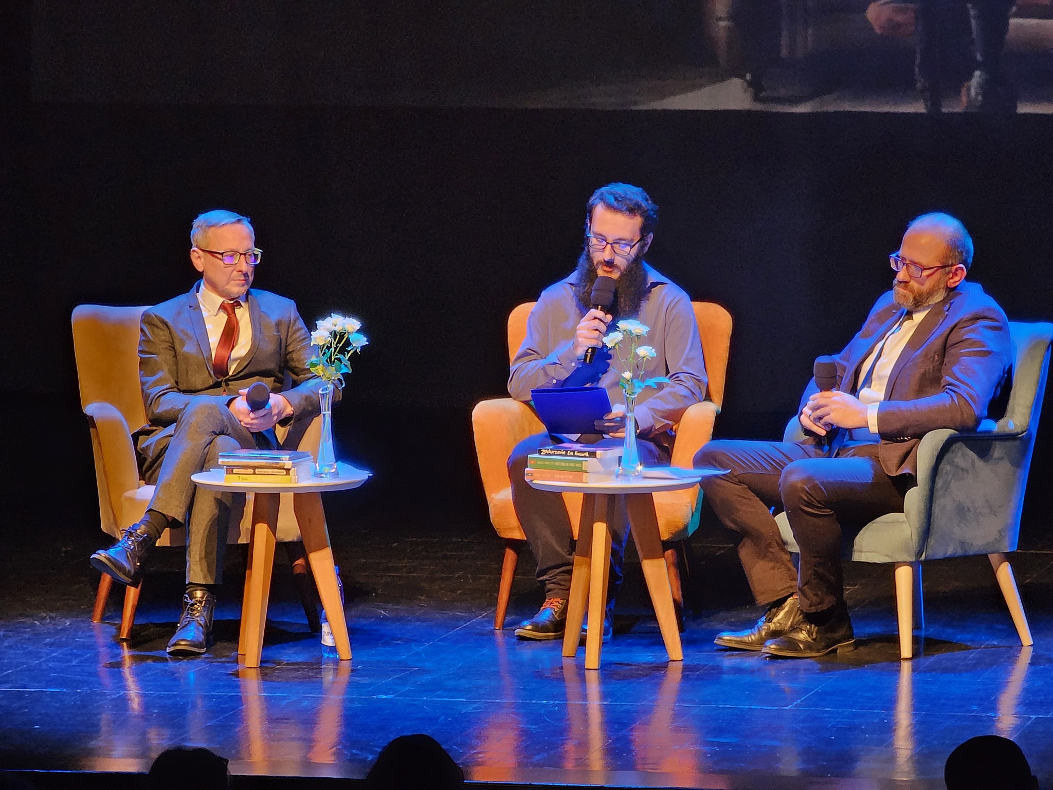 Obraz dla galerii: 12.10.2023 wieczór poezji w teatrze - Fot. Mirosław Wiśniewski