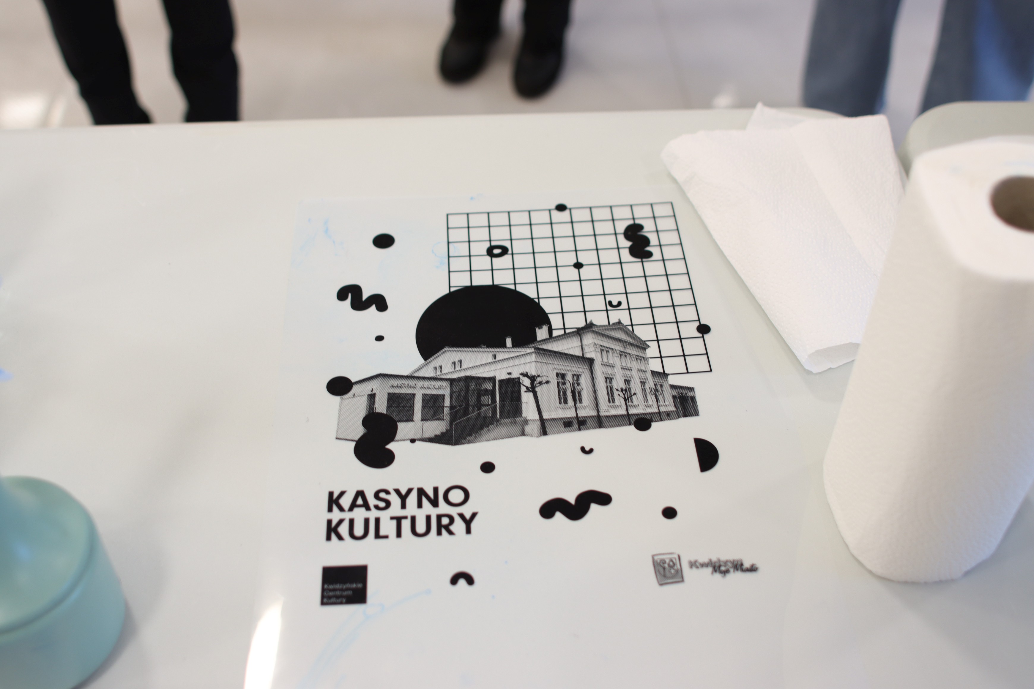 Obraz dla galerii: 25.11.2023 warsztaty sitodruku z Justyną Radziej - Fot. Mirosław Wiśniewski