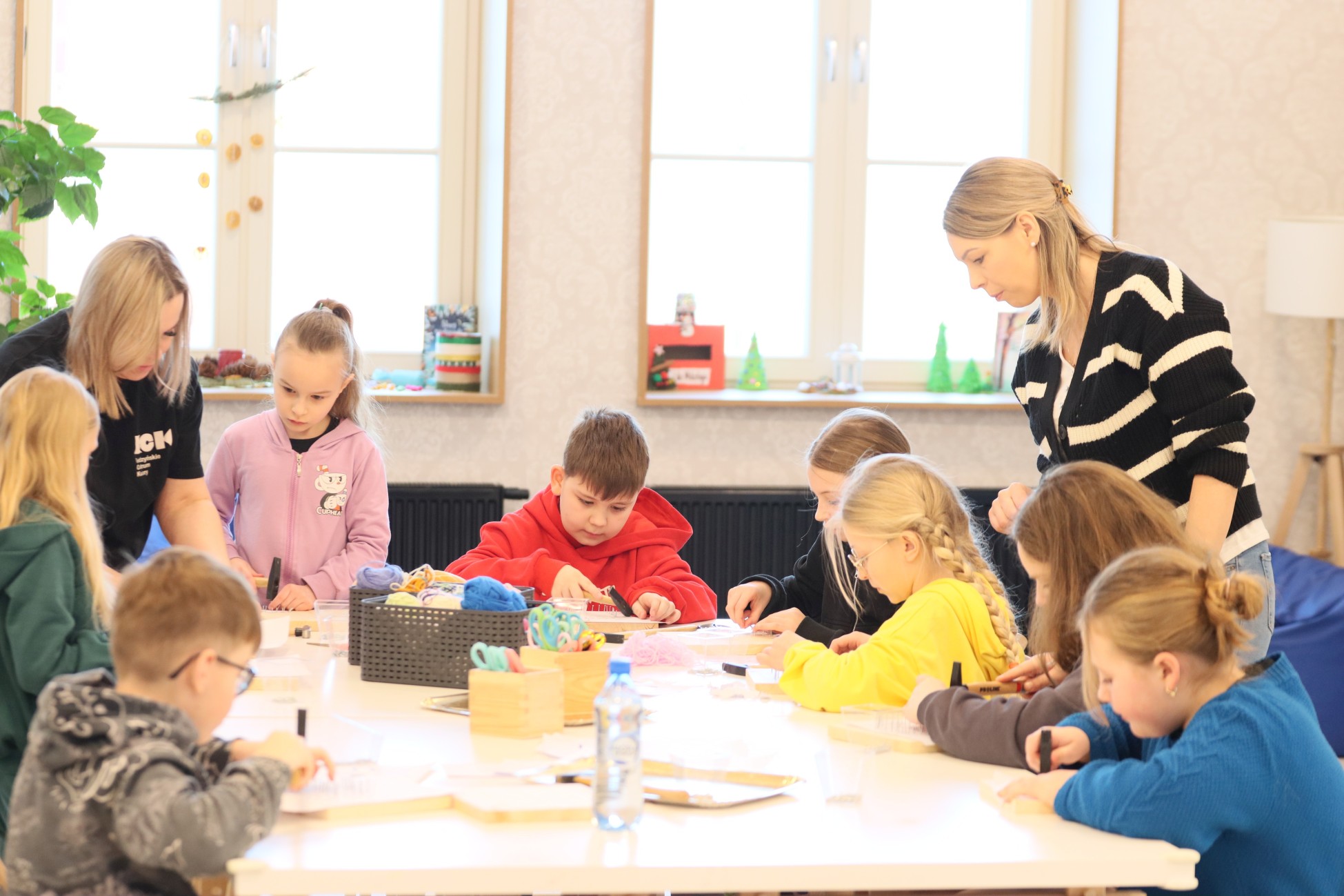 Obraz dla galerii: 19.01.2026 Ferie w KCK - Ogród Możliwości - String Art - fot. Karolina Studzińska