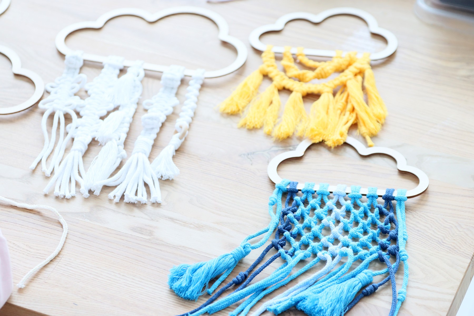 Obraz dla galerii: 29.01.2026 Zimowa chmurka - warsztaty makramy ferie zimowe - fot. Karolina Studzińska