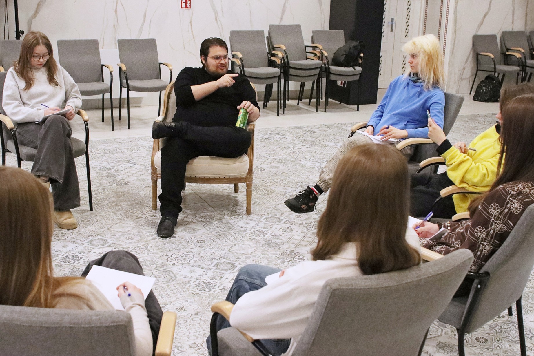 Obraz dla galerii: 23.01.2026 Człowiek, elf i krasnolud wchodzą do karczmy. Warsztaty storytellingu i scenopisarstwa - fot. Mirosław Wiśniewski