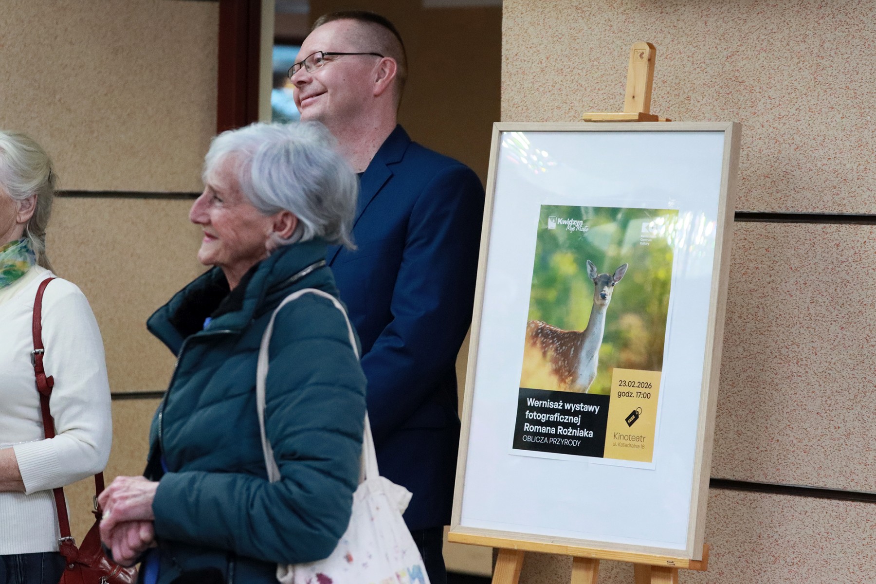 Obraz dla galerii: 23.02.2026 Oblicza Przyrody - Wernisaż wystawy fotograficznej Romana Rożniaka - fot. Karolina Studzińska